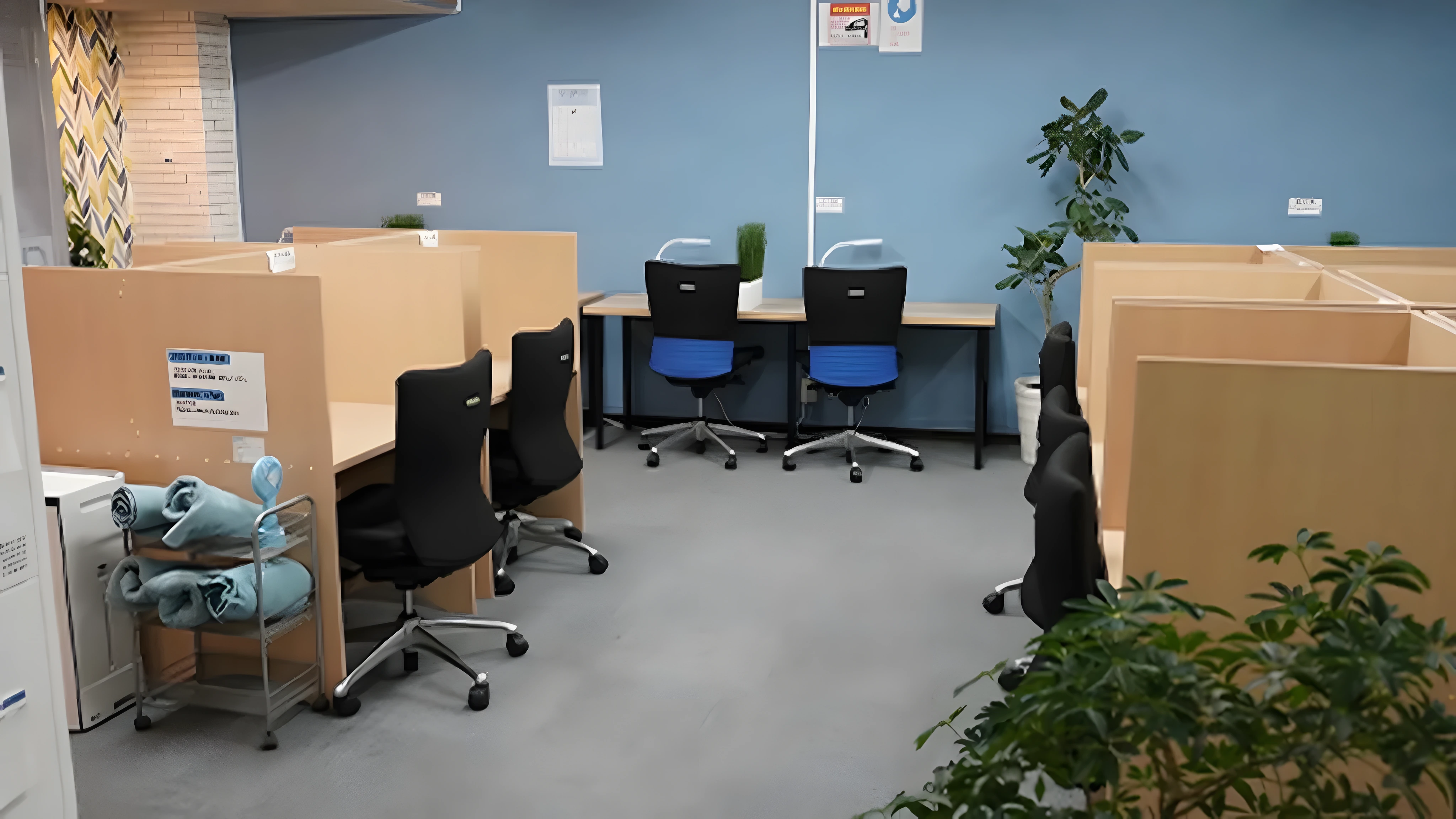 【徳島】自習室 Desk and Chair 二軒屋店