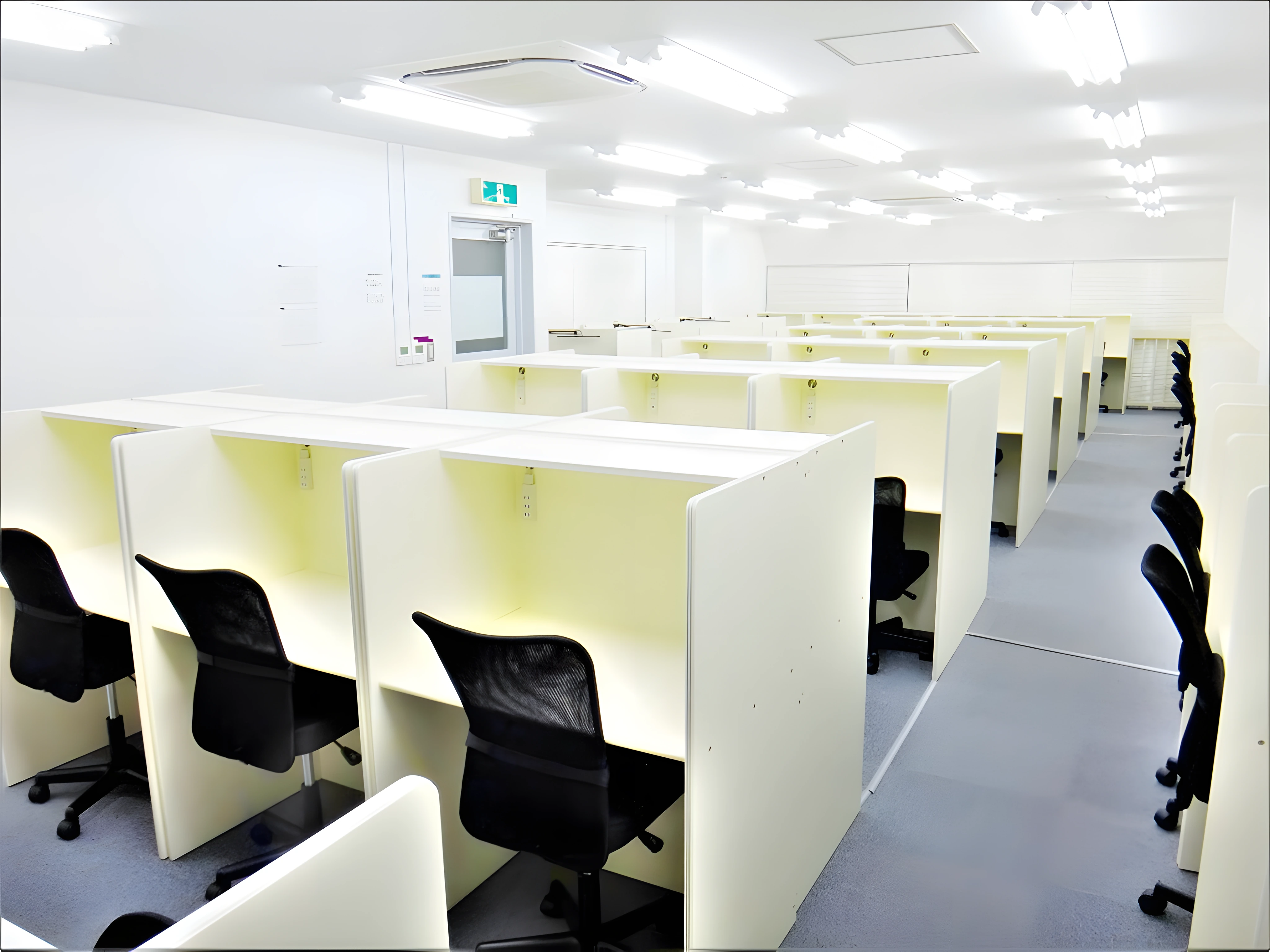 有料自習室 Study Booth四ツ谷の店内