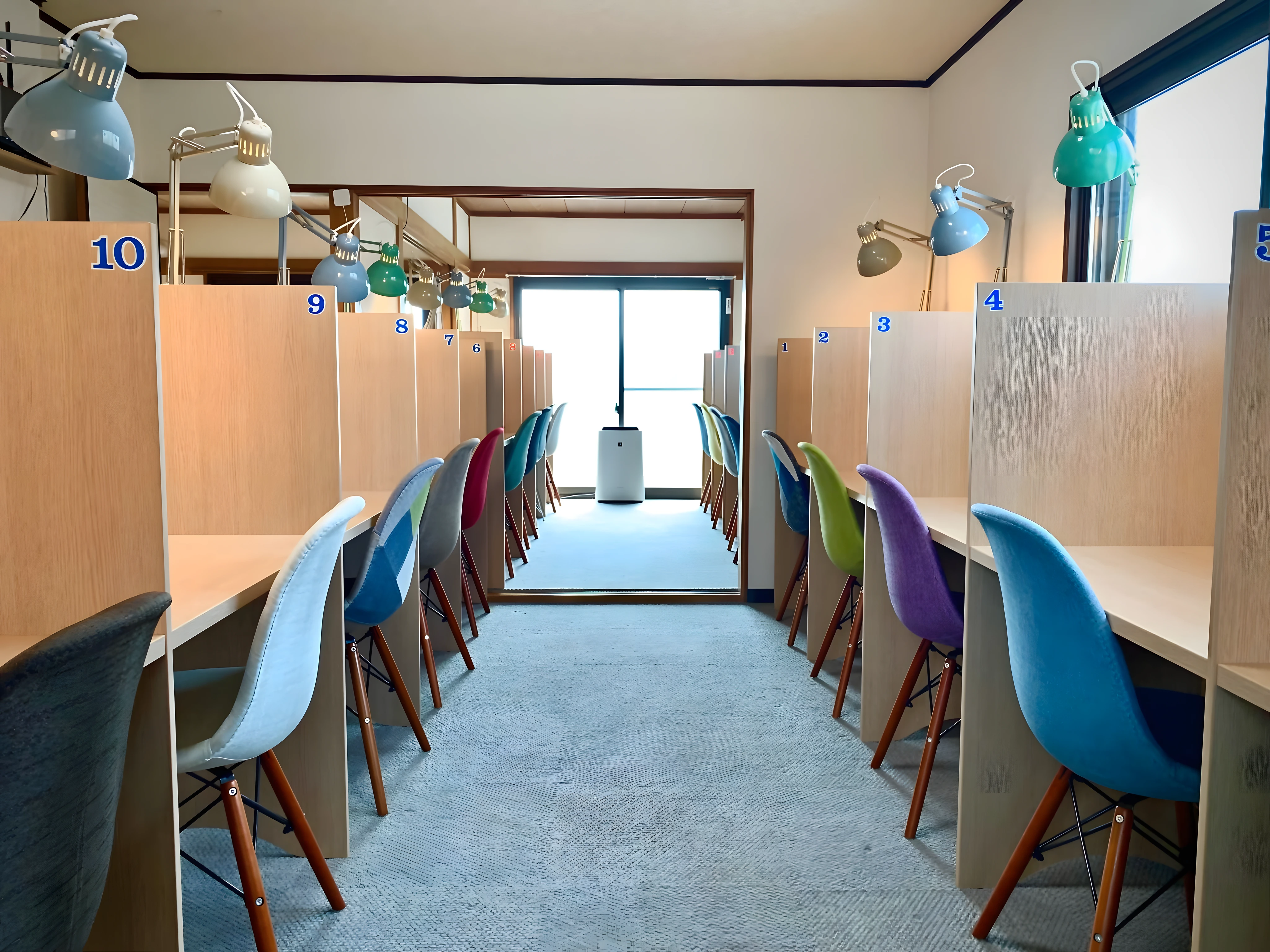 静かな自習室 東浦和店 の室内