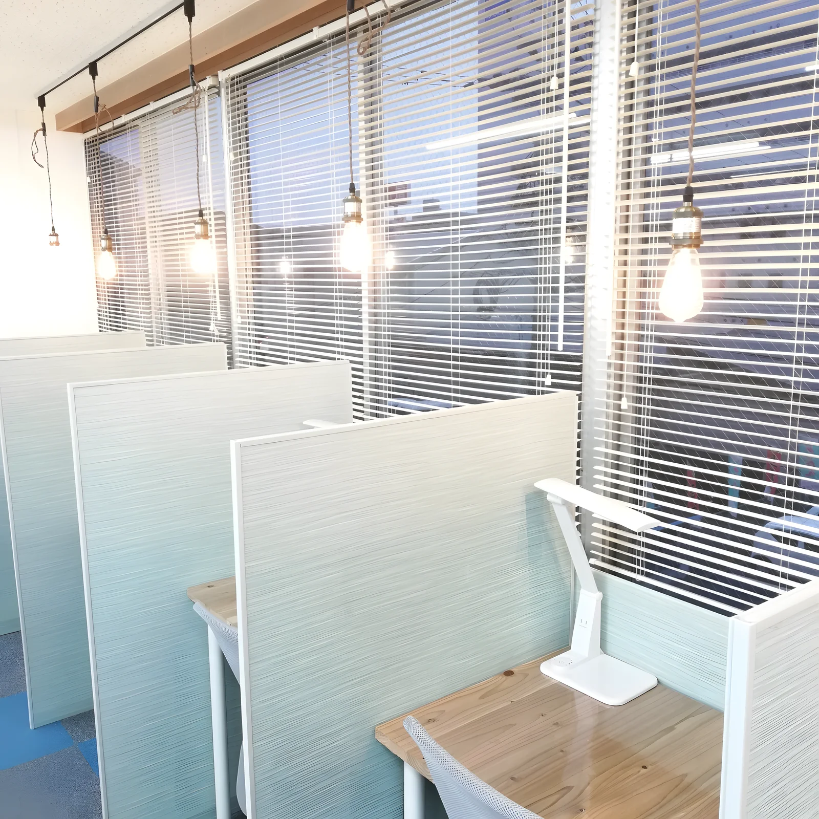 会員制自習室 まち図書カフェ 東広島roomの外観・内観写真