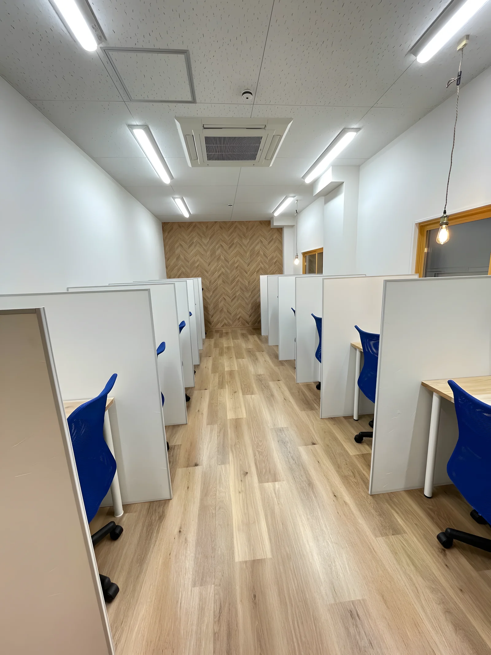 会員制自習室 まち図書カフェ 福山駅roomの外観・内観写真