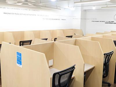 勉強カフェ 新宿スタジオ 内装写真（画像提供: learning-gym.com）