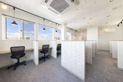 BIZcomfort金町の外観・内観（画像提供: BIZcomfort）