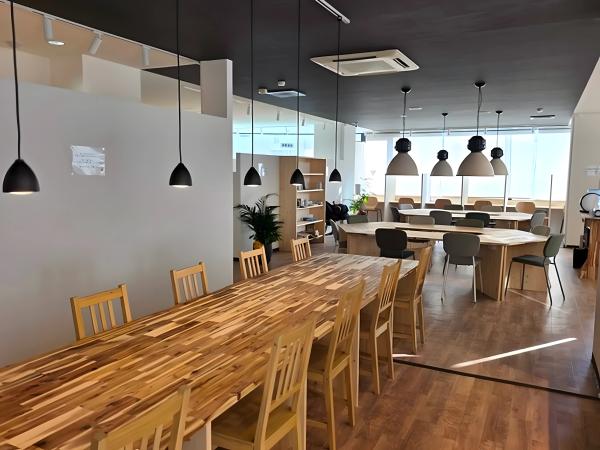 山形七日町自習室 BoostRoom 店内風景（画像提供: bm-iioffice-app-production.s3.ap-northeast-1.amazonaws.com）