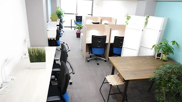 【徳島】自習室Desk and Chair 蔵本店 の室内
