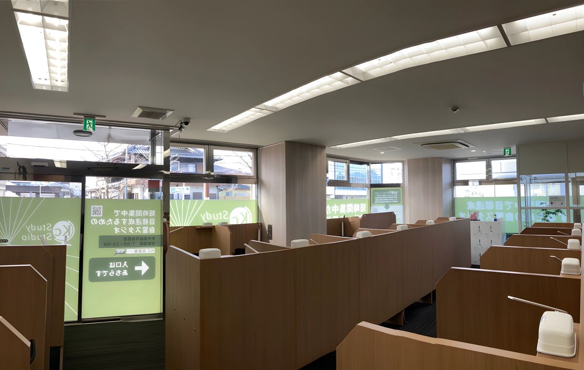 Kc 自習室の外観・内観写真（画像提供: www.kc-ss.com）