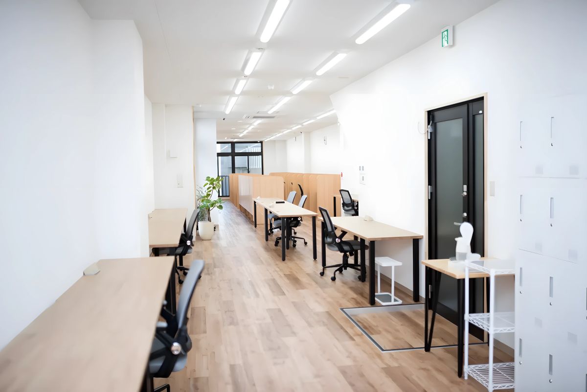 自習生活 京都烏丸御池店 内装（画像出典: 自習生活 公式サイト）