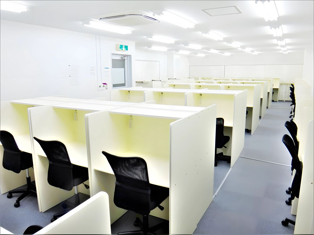 有料自習室 Study Booth四ツ谷 の内観（画像提供: study-booth.com）