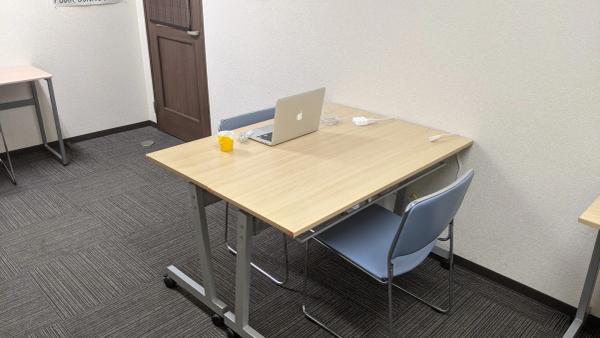 勉強カフェ 博多プレース の店内 (Google提供)