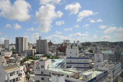 ZORKS沖縄/シェアオフィス/コワーキングスペース/自習室 の店内 (Google提供)