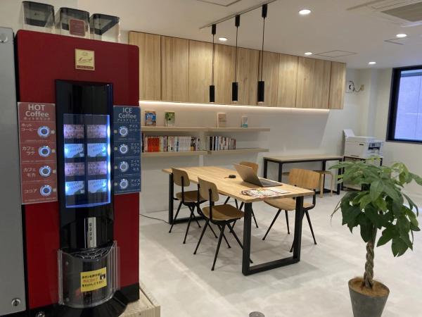 岐阜の自習室 - スタディカフェ (Re:Study Cafe) の店内 (Google提供)
