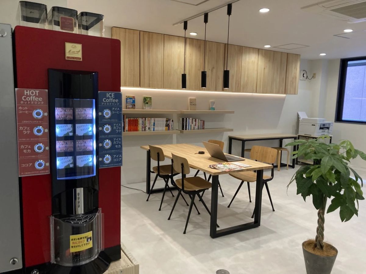 岐阜の自習室 - スタディカフェ (Re:Study Cafe) の店内 (Google提供)