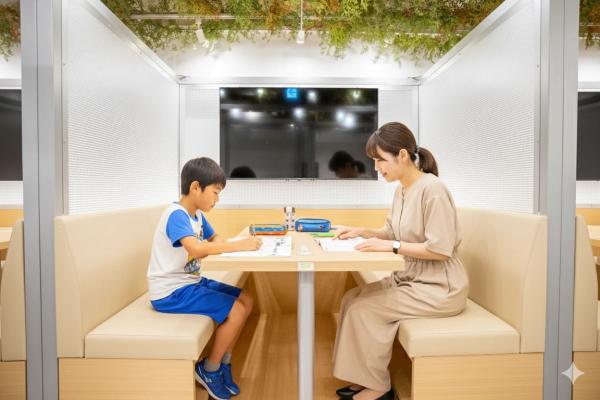 FEEEP 池袋東口店 の店内 (Google提供)
