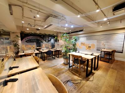 コワーキングスペース24 オープンスペース内装（画像提供: coworking24.jp）