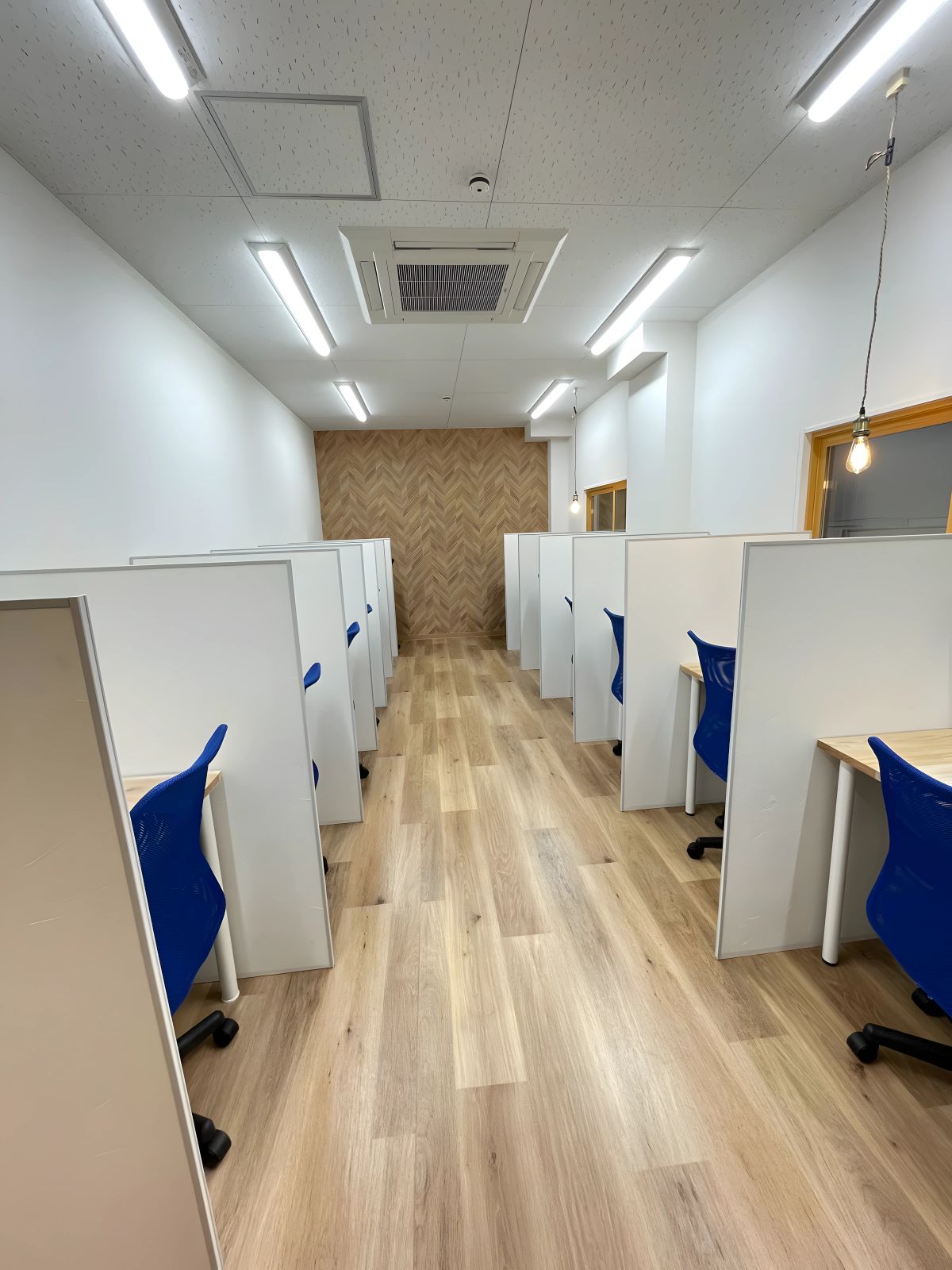 会員制自習室 まち図書カフェ 福山駅roomの外観・内観写真