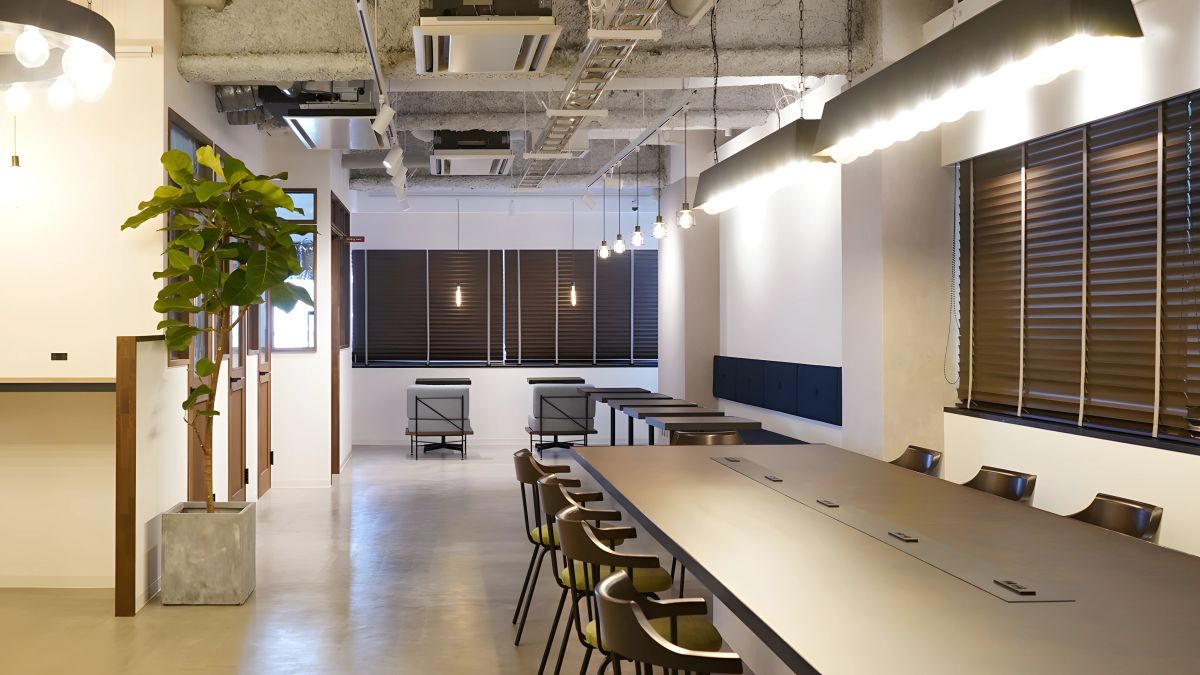 御堂筋難波自習室の外観・内観写真（画像提供: ut-studyroom.com）
