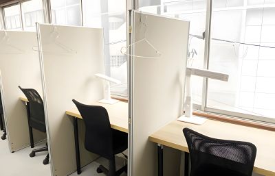 おとな自習室＜自習室うめだ 中津駅前店＞ ブース席内観（画像提供: おとな自習室）