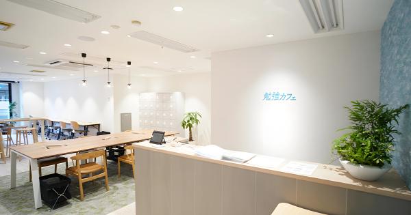 勉強カフェ 大井町スタジオの内観写真（画像提供: lp.benkyo-cafe.net）