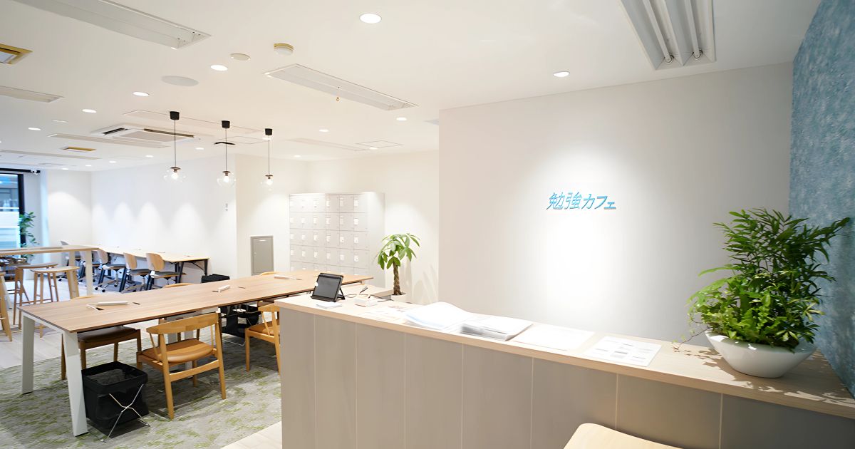 勉強カフェ 大井町スタジオの内観写真（画像提供: lp.benkyo-cafe.net）