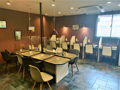 勉強カフェ 大阪西梅田スタジオの内観写真（画像提供: benkyo-cafe-osaka.com）