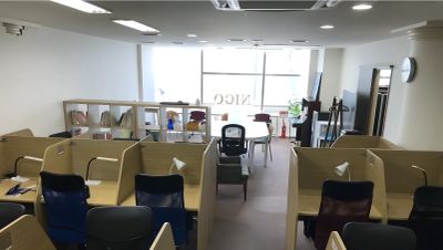 スタディルームNICO パーティション付きブース席（画像提供: studyroom-nico.com）