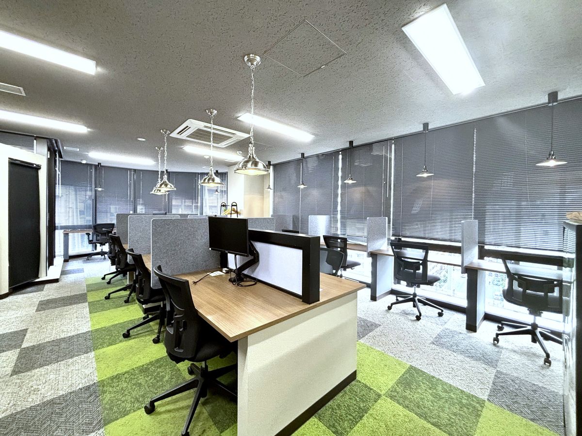 BIZcomfort東新宿 オープンスペース内装（画像提供: BIZcomfort）