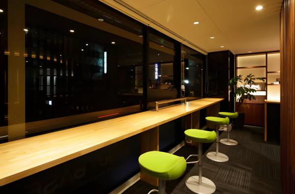 Study base の店内 (公式サイト提供)