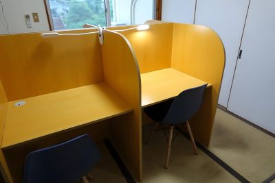 駅前自習室(市立病院前店)の外観・内観写真（画像提供: www.ekimae-study.com）